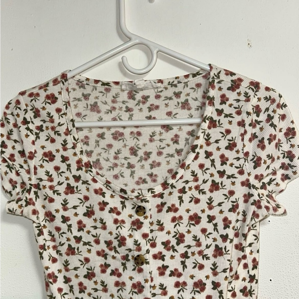 Macy's Floral Button-Down Crop Top - White and Red